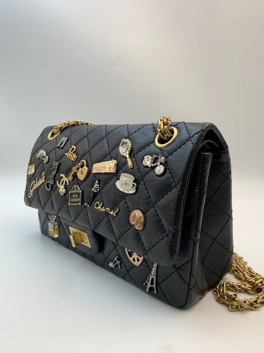 CHANEL 2.55 Reissue 225 Paris Souvenir Pins Flap Bag エイジドカーフスキン ブラック
