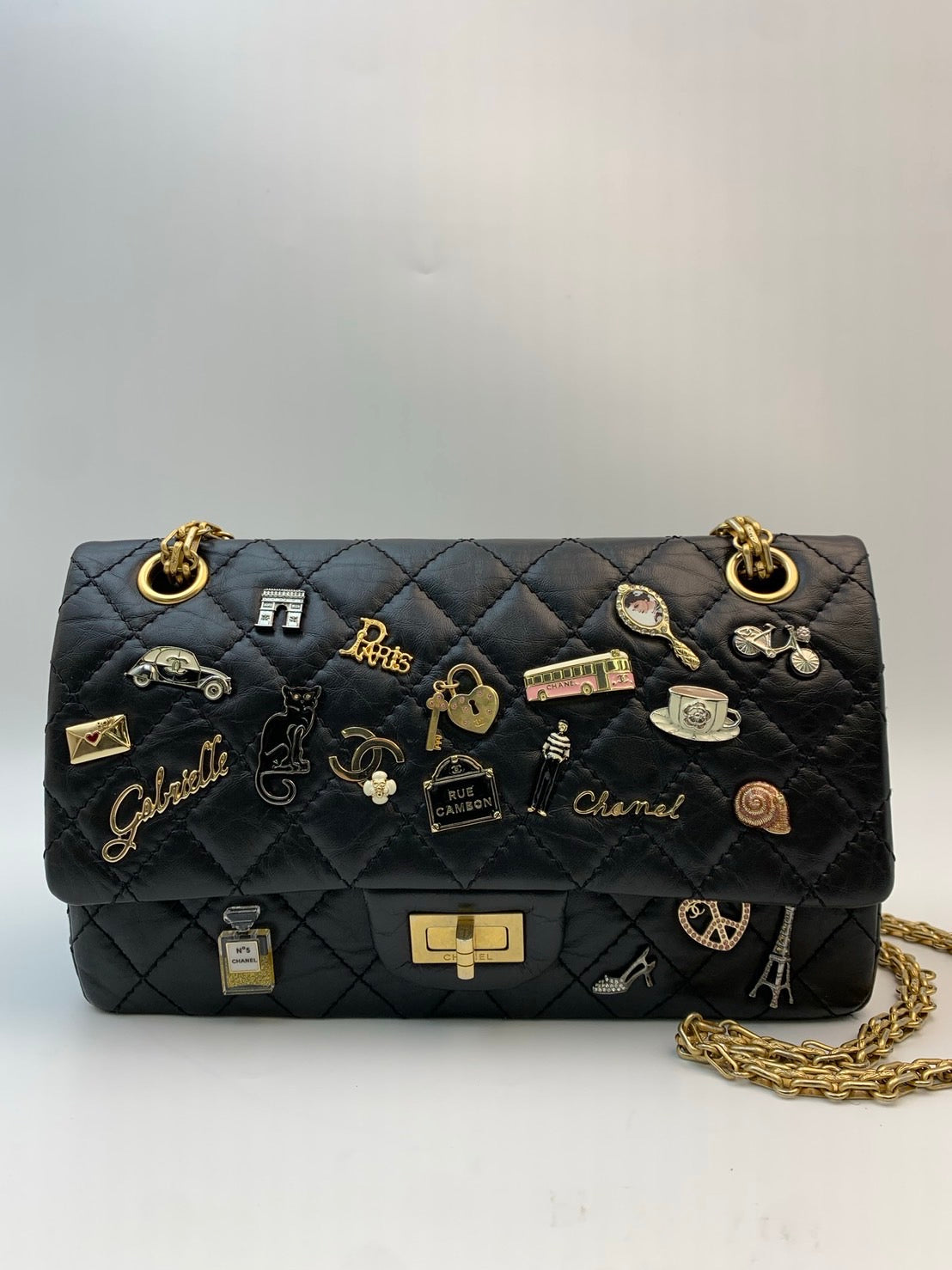 CHANEL 2.55 Reissue 225 Paris Souvenir Pins Flap Bag エイジドカーフスキン ブラック