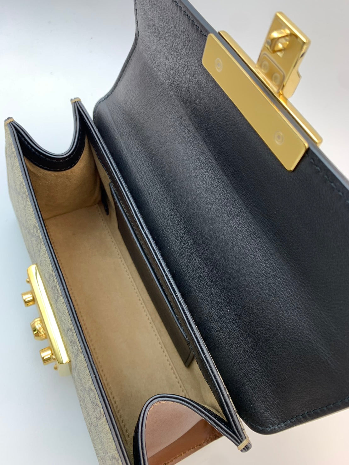 GUCCI Padlock GG Supreme キャンバス ベージュ/エボニー × ブラック